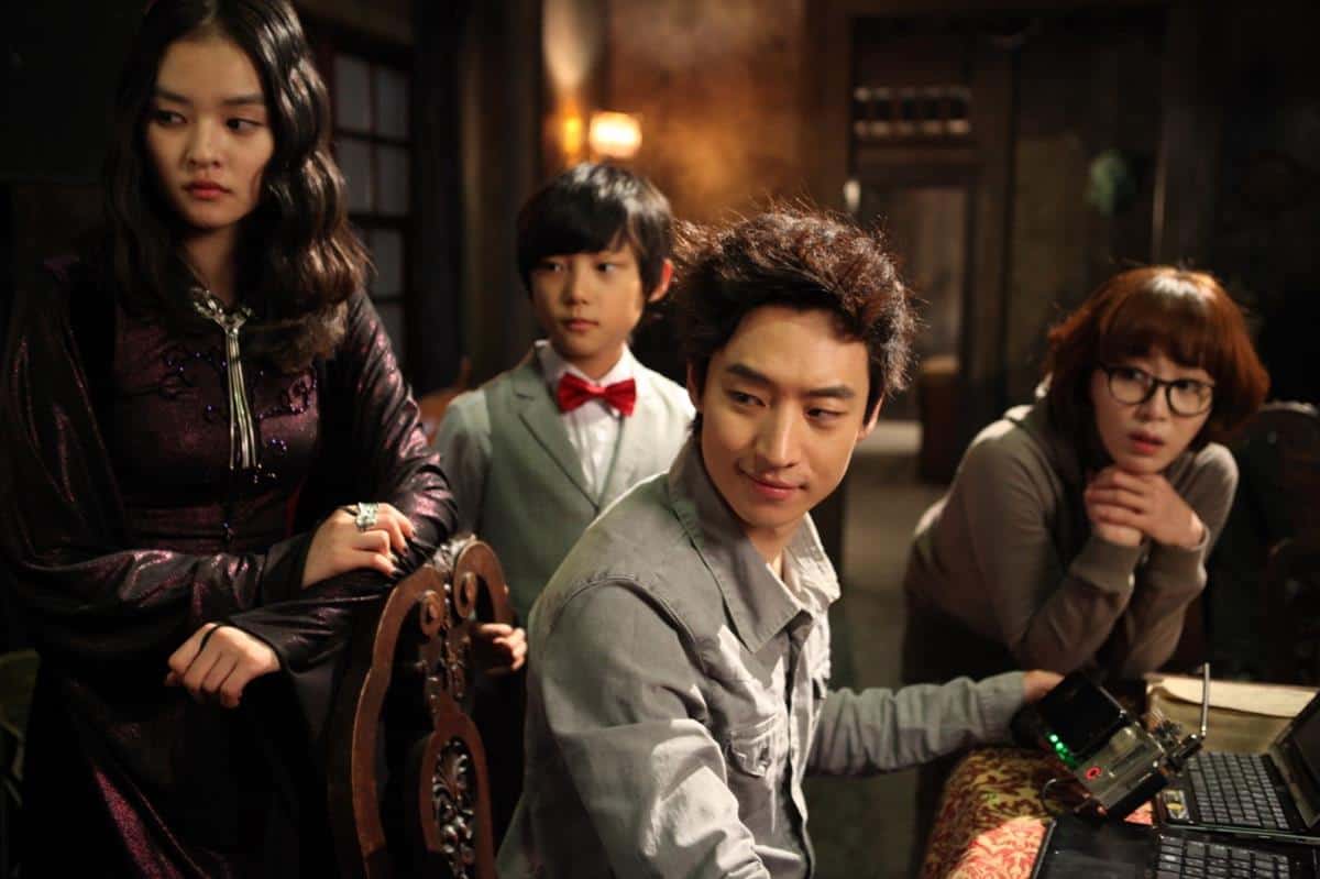 10 Film Terbaik Lee Je Hoon, Jadi Anak Sekolah Hingga Dukun 6