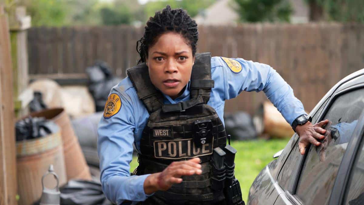 Sinopsis & Review Film Action Black and Blue (2019) 3