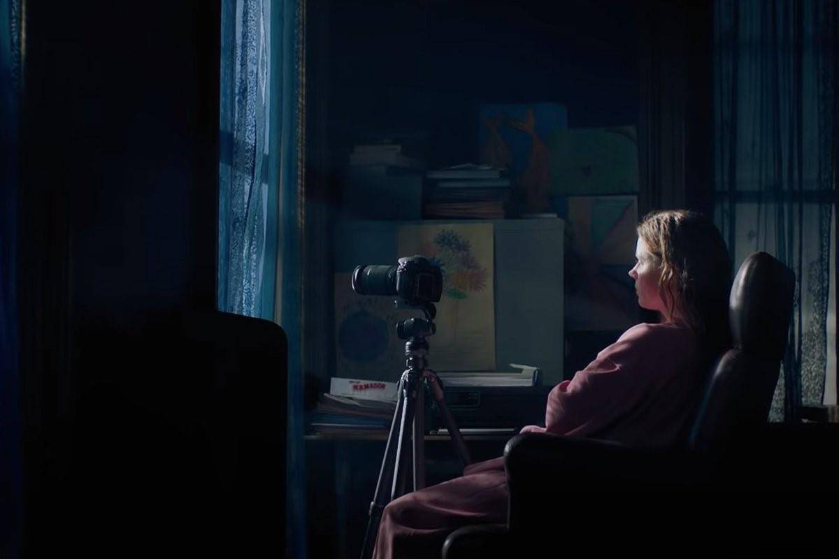 Review dan Sinopsis Film The Woman in the Window (2021) | Teknologi Media