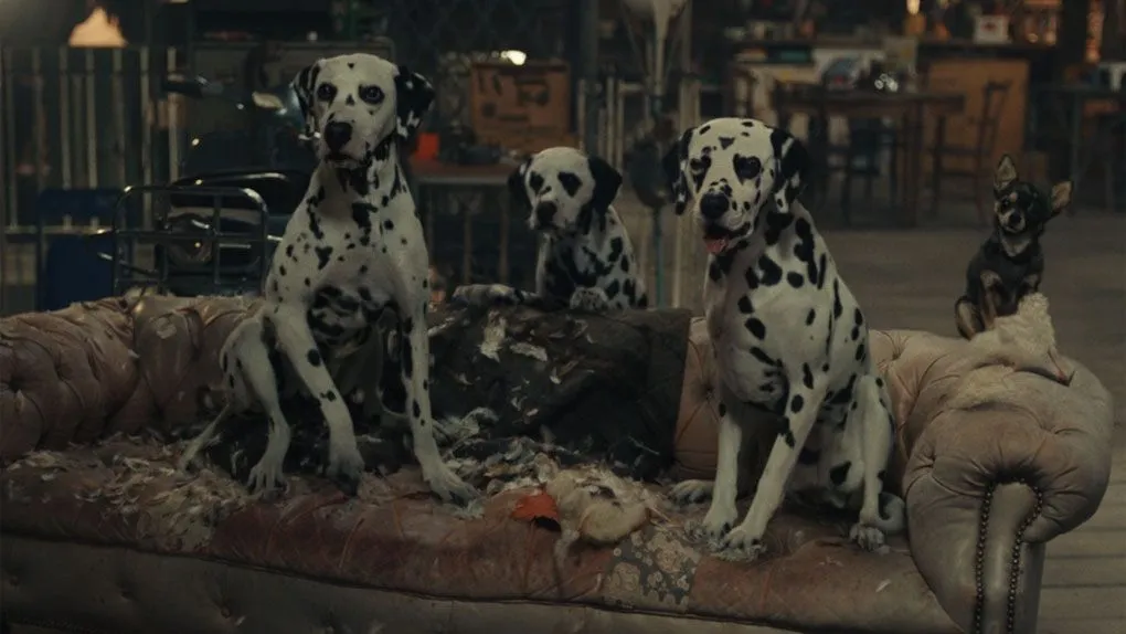 Sinopsis & Review Cruella, Reboot Film 101 Dalmatians 7