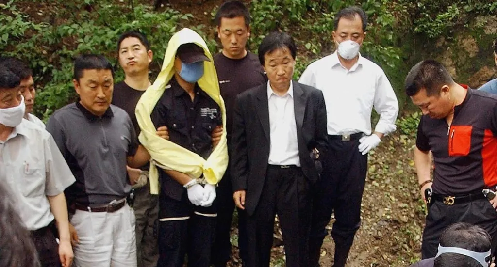 7 Fakta The Raincoat Killer: Chasing a Predator in Korea (2021) 1