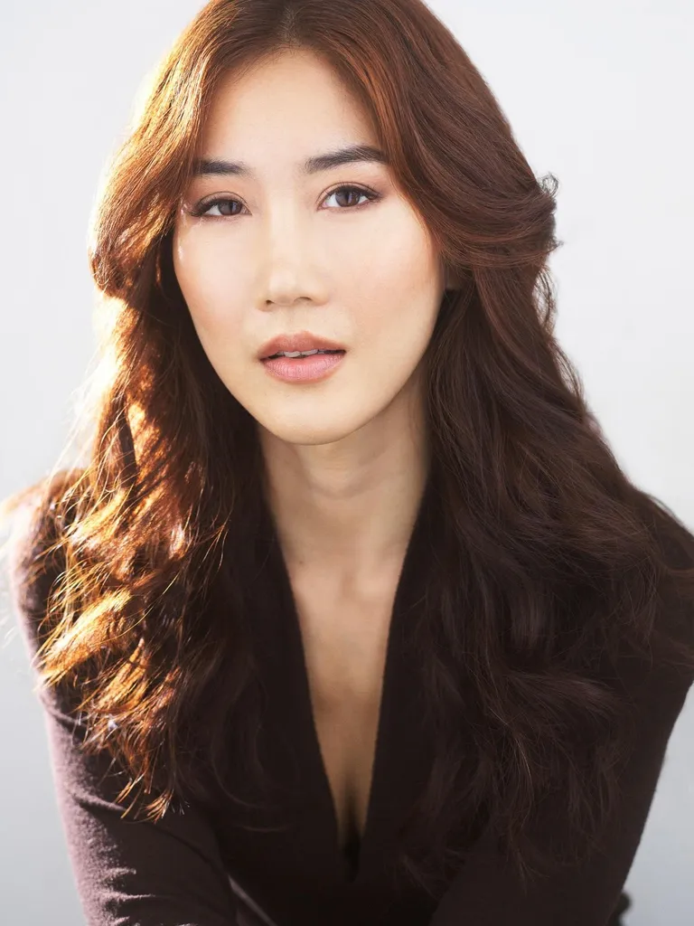 Hana Kim (Petugas Korea)