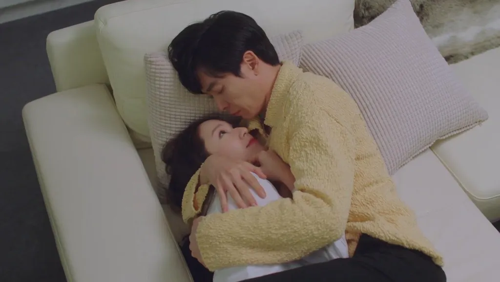 Review Crazy Love (2022) Episode 11-12_Gojin dan Shin Ah Resmi Pacaran_