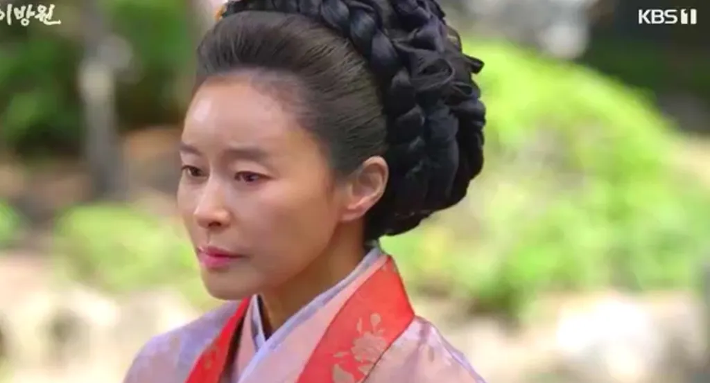 Queen Sindeok (Ye Ji Won)