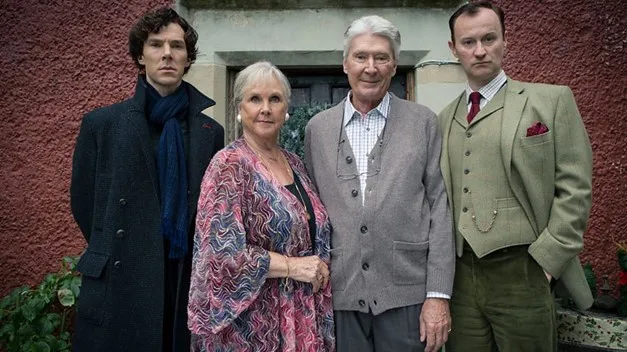 Satu Frame dengan Orang Tua di Sherlock_