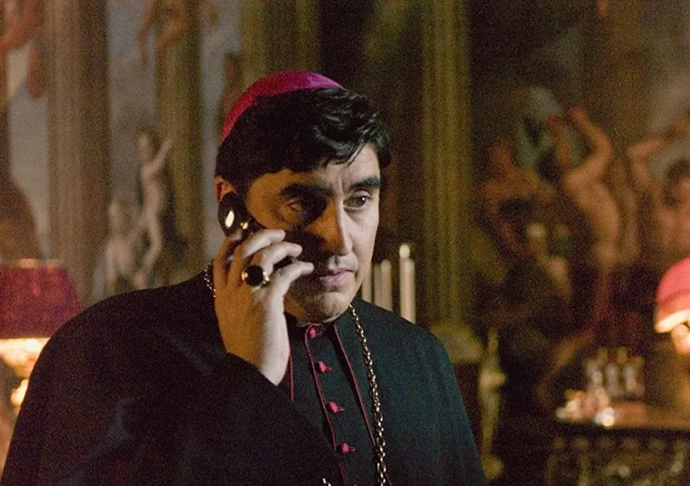 Uskup Aringarosa (Alfred Molina)